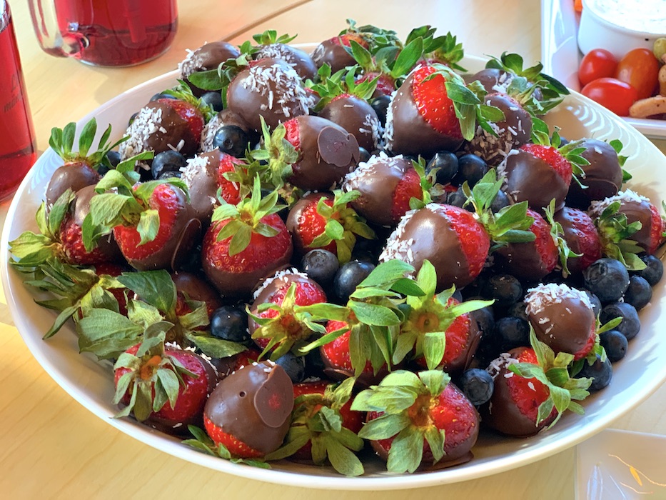 Maasikad šokolaadis + kultuurmustikad (2 kg vaagen)